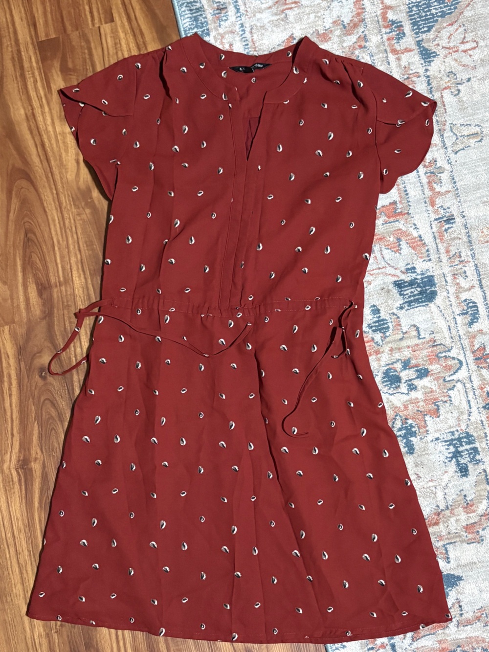 41 Hawthorn Rust Red Short Sleeve Drawstring Dress with White Accent Print